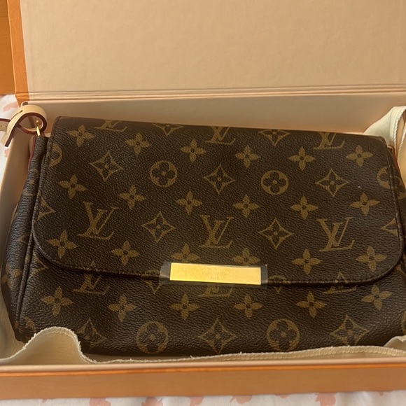 Discontinued new original Louis Vuitton Favorite Mm Monogram cross body bag - Picture 6 of 17